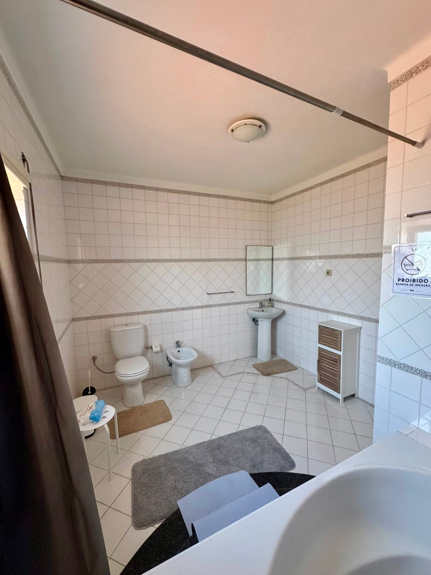 Casa de banho completa · 1º piso