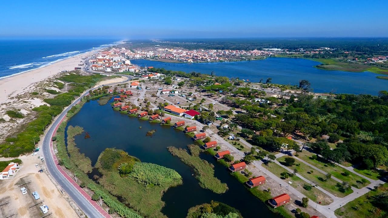 Vista aérea da ria e da costa de Mira perto de Aveiro